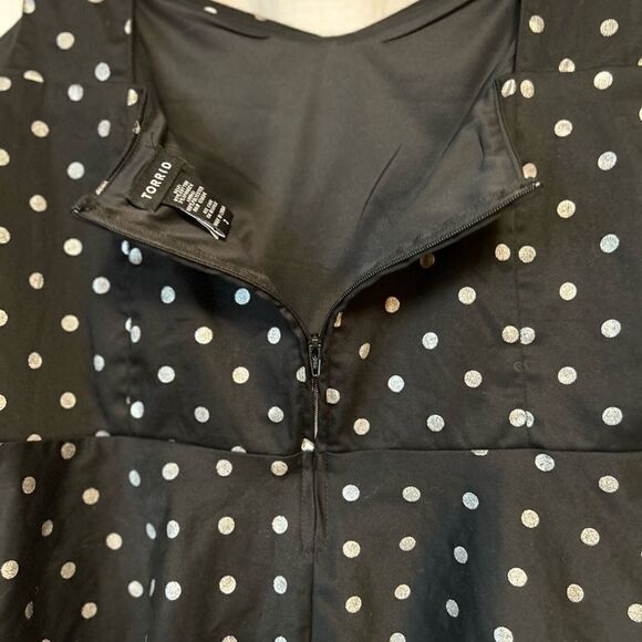 Torrid size 3 black white polka dots camisole zipper ruffled bottom - Picture 8 of 9